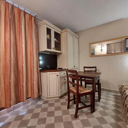 Couple 2 Pers, Aux Pieds, Centre, Ascenseur - Fr-1-516-226