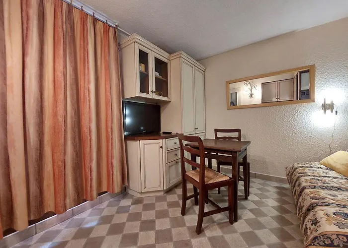 Couple 2 Pers, Aux Pieds, Centre, Ascenseur - Fr-1-516-226